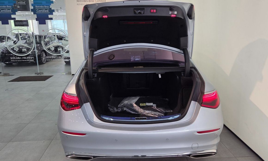 Mercedes-Benz S-Class S580L 4MATIC, 2025