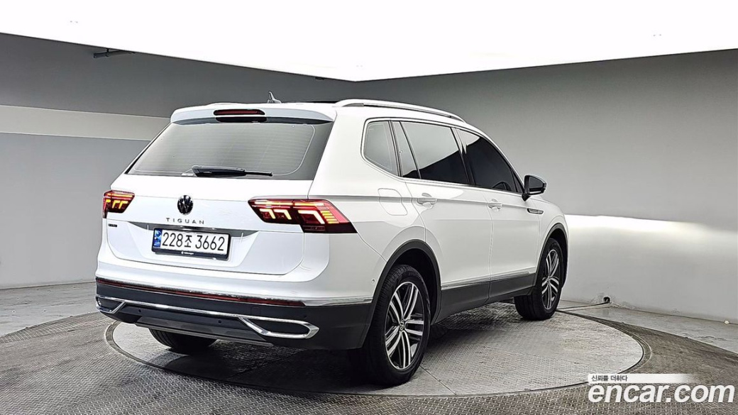 Volkswagen Tiguan 2.0 TSI Prestige, 2023