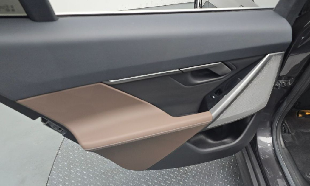 BMW 5-Series 520i, 2025