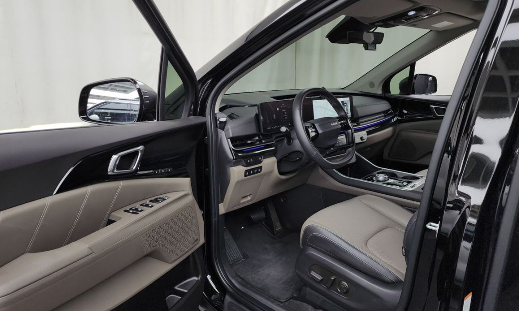 Kia Carnival 7-Seater Gravity, 2025