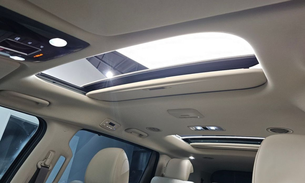 Kia Carnival 9-Seater Signature, 2024
