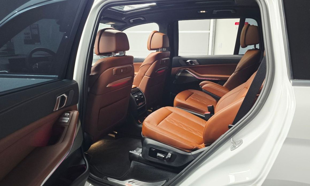 BMW X7 xDrive 40i Design Pure Excellence 6-Seater, 2025