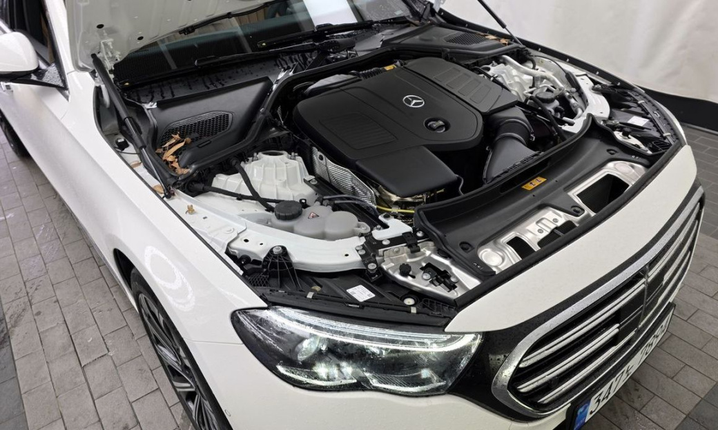 Mercedes-Benz E-Class E300 4MATIC Exclusive, 2026