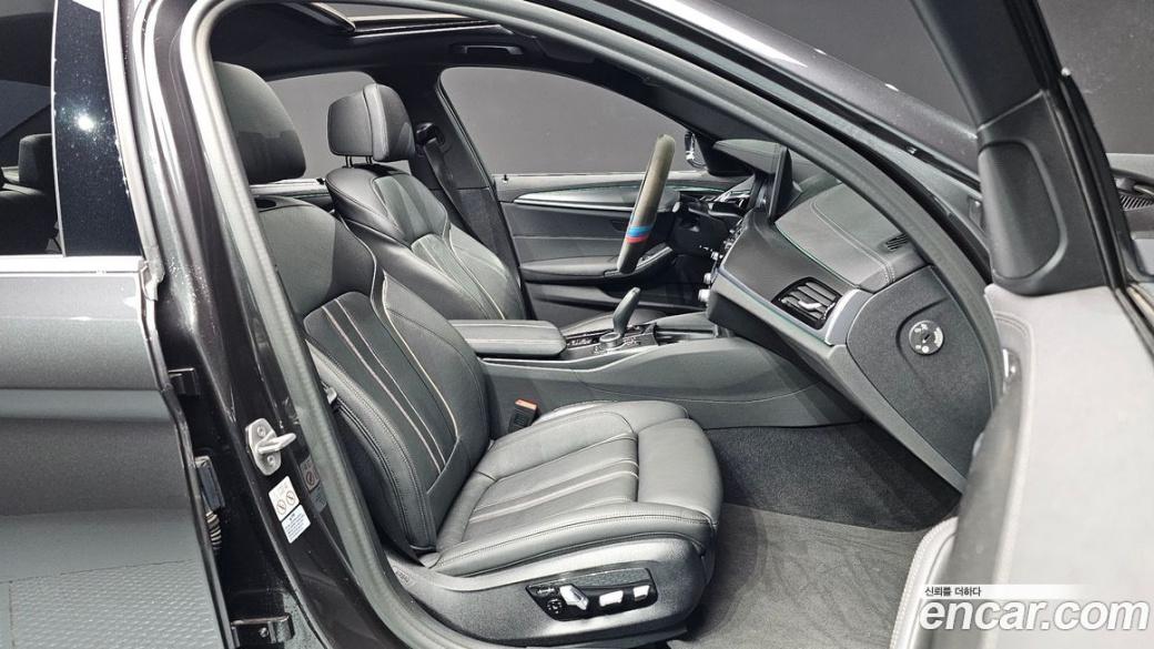 BMW 5-Series 520i M Sport, 2022