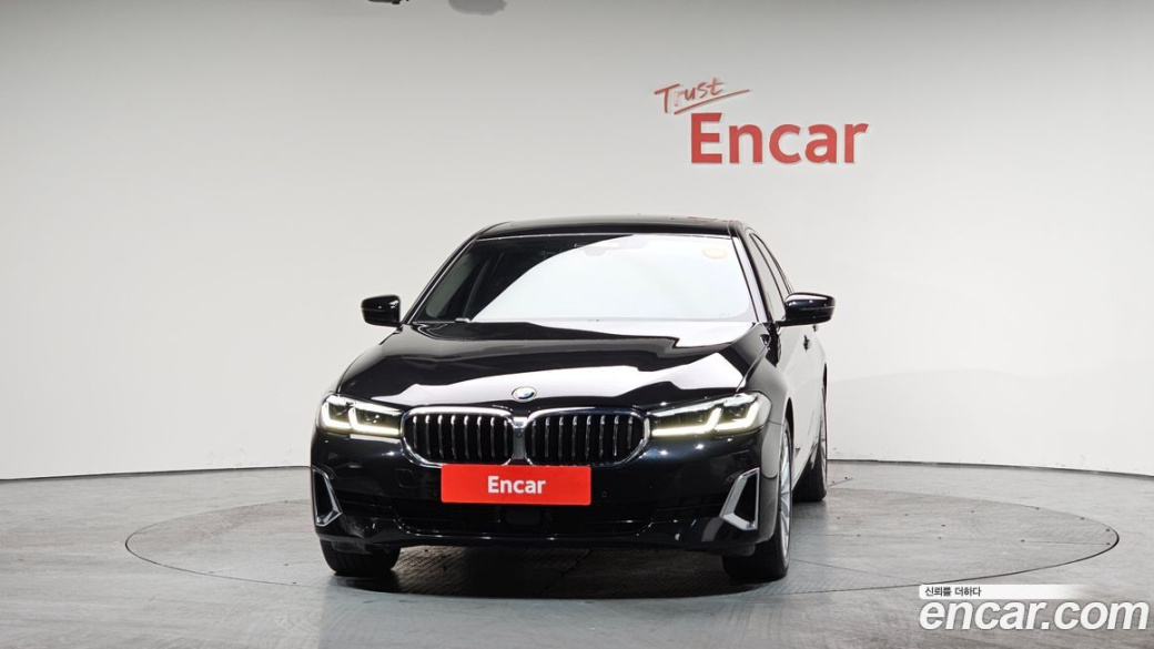 BMW 5-Series 520i Luxury, 2023