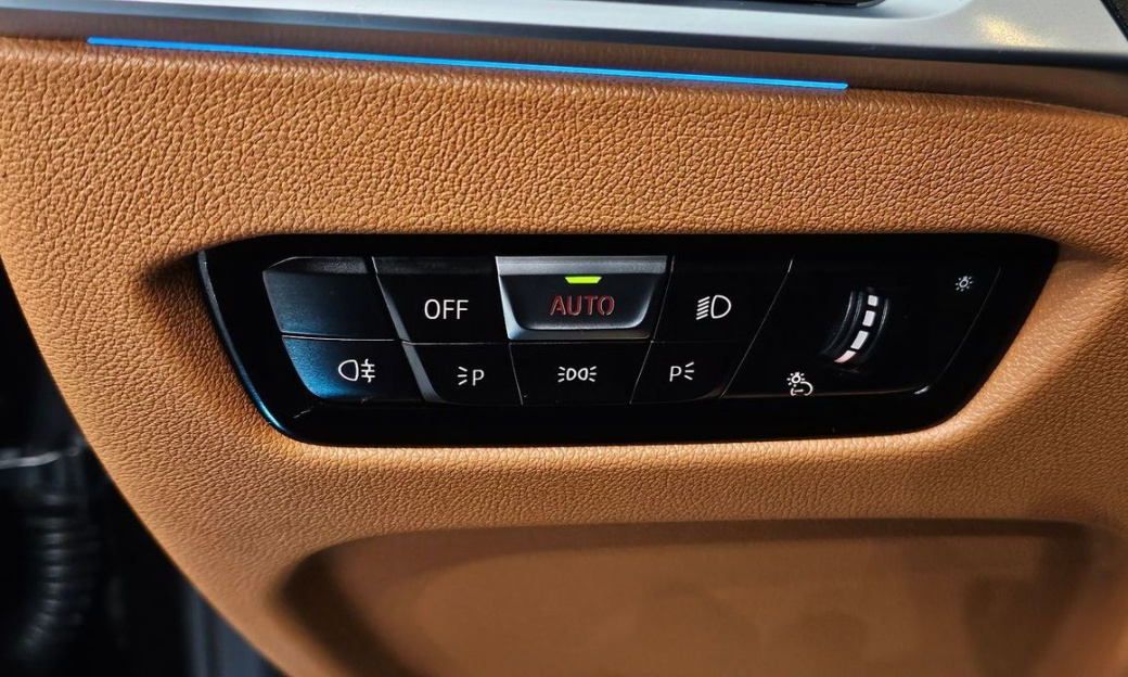 BMW 3-Series 320i M Sport, 2024