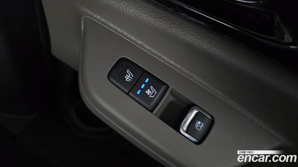 Kia Carnival 7-Seater Signature, 2024