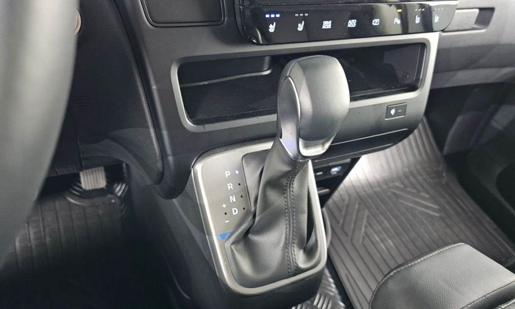 Hyundai Staria Tourer 11-Seater, 2025