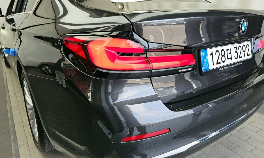 BMW 5-Series 520i Luxury, 2022