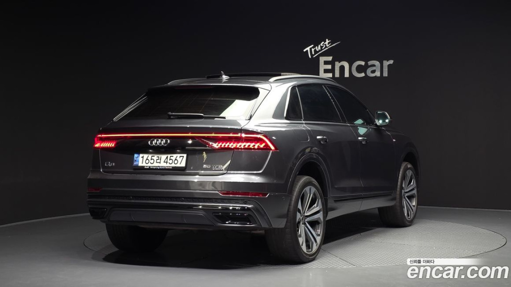 Audi Q8 55 TFSI Quattro Premium, 2023