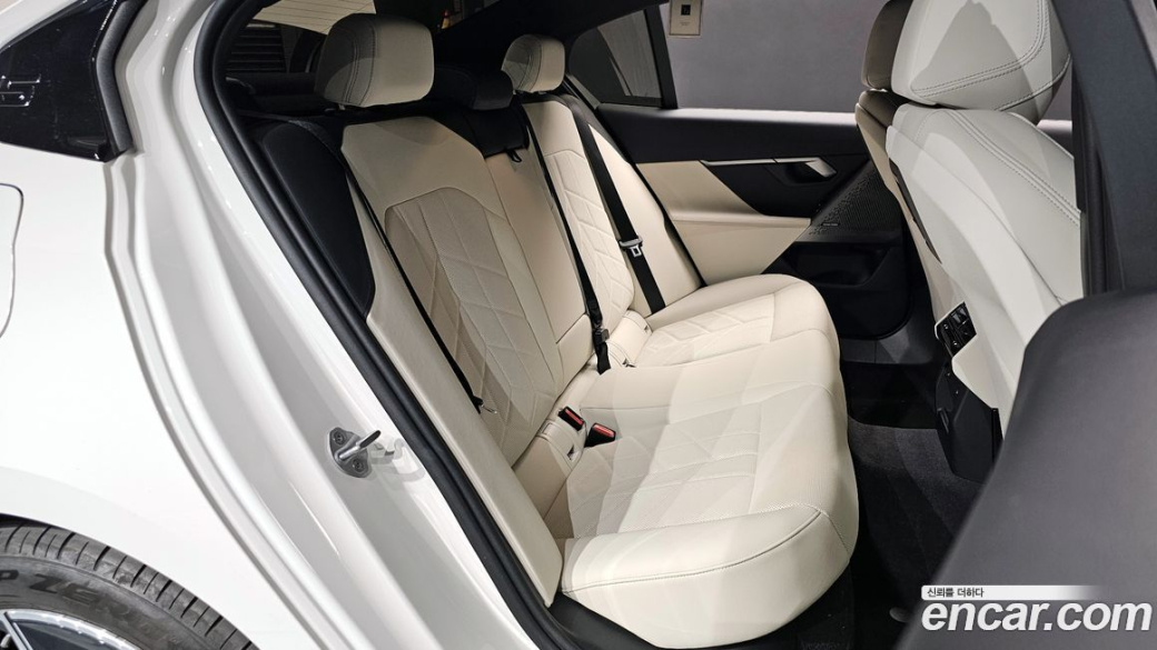 BMW 5-Series 520i M Sport, 2025