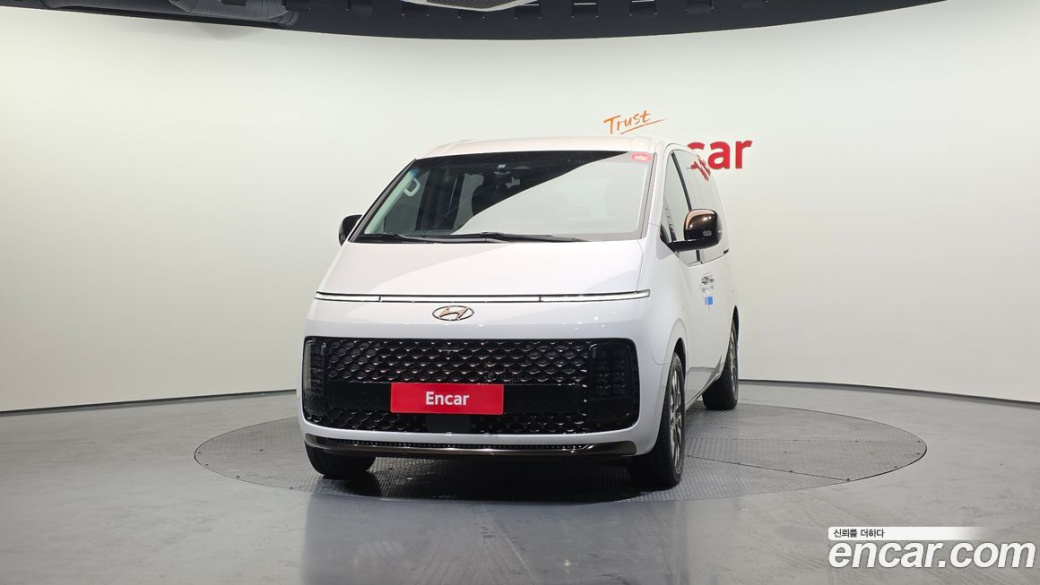 Hyundai Staria Lounge 9-Seater, 2023