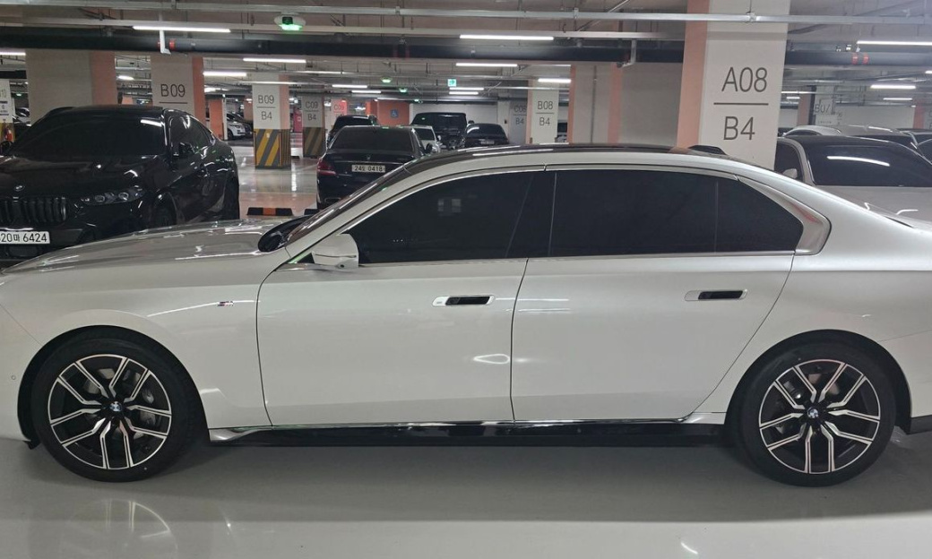 BMW 7-Series 740i xDrive M Sport, 2025
