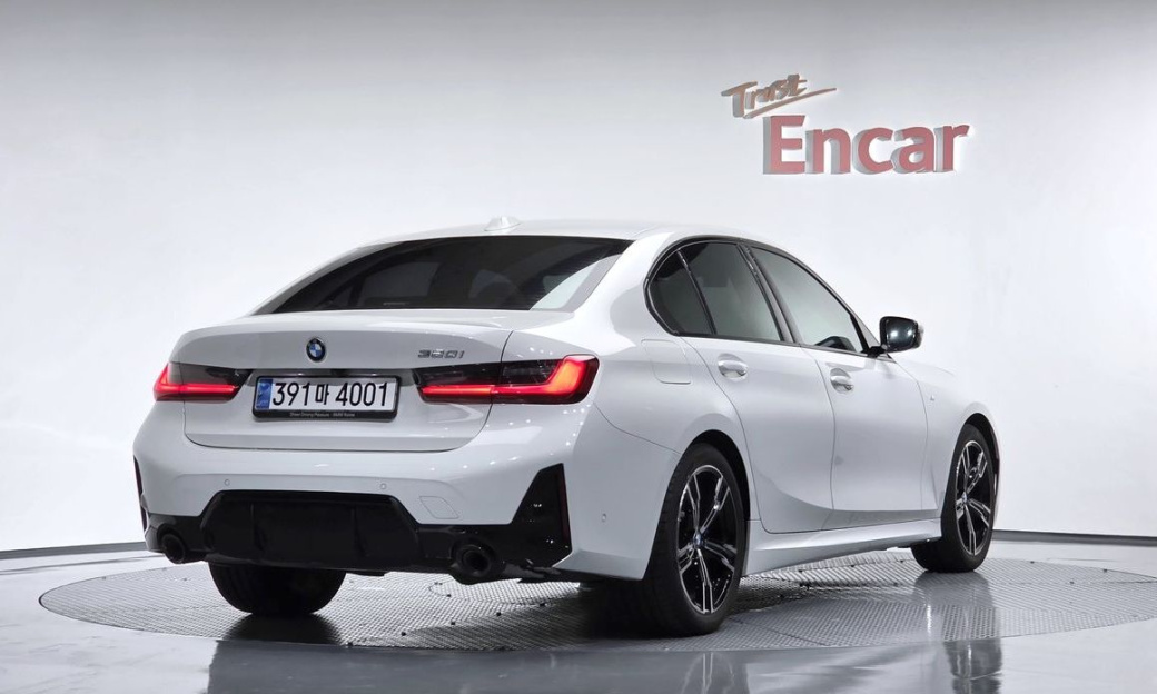 BMW 3-Series 320i M Sport, 2023