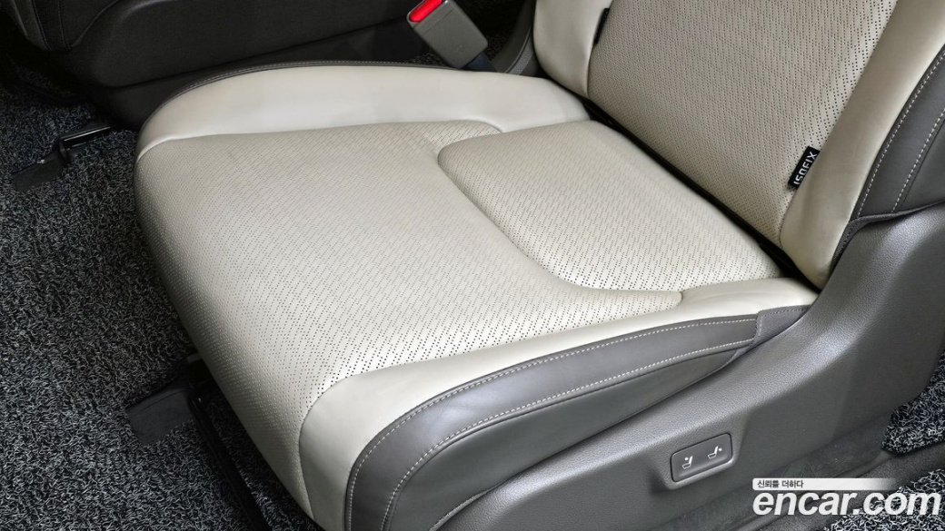 Kia Carnival 9-Seater Hi-Limousine, 2022