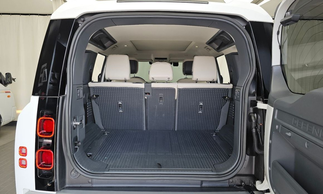 Land Rover Defender 110 D300 HSE, 2023