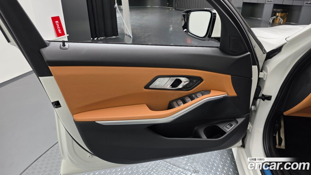 BMW 3-Series 320i M Sport, 2023