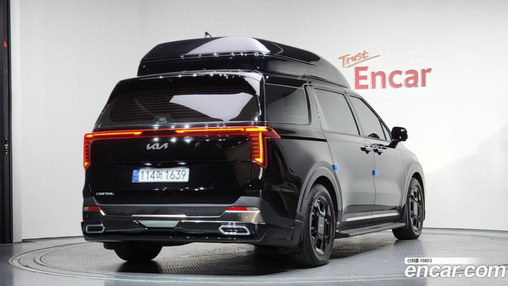 Kia Carnival 9-Seater Signature, 2024