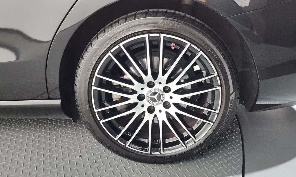 Mercedes-Benz C-Class C300 4MATIC Avantgarde, 2024