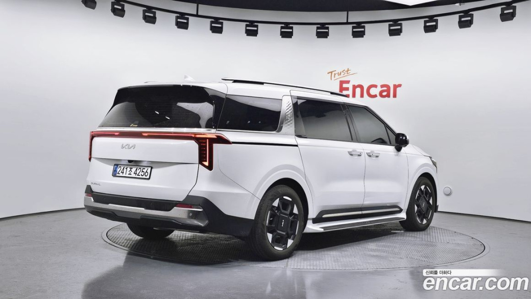 Kia Carnival 7-Seater Signature, 2025