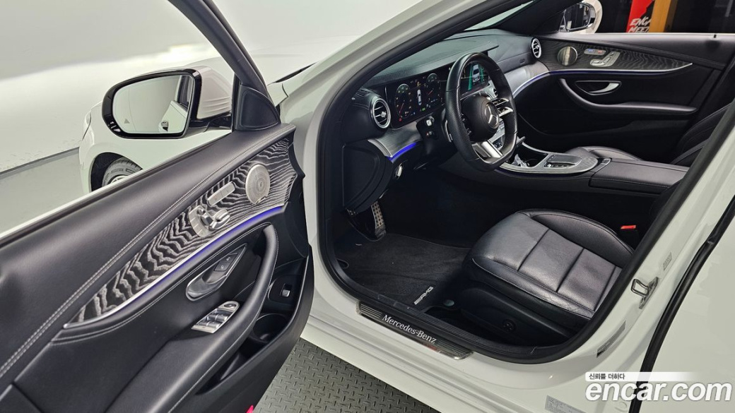 Mercedes-Benz E-Class E350 4MATIC AMG Line, 2022