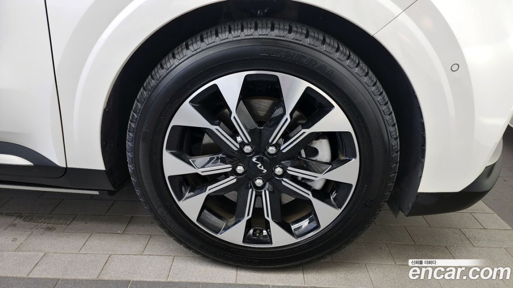 Kia Carnival 7-Seater Signature, 2023
