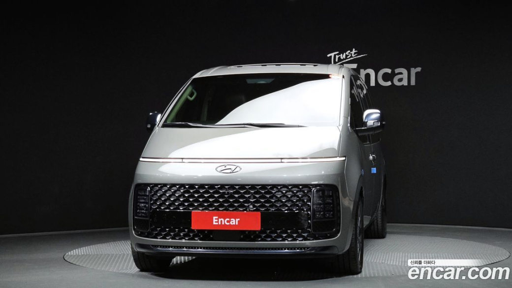 Hyundai Staria 4WD Lounge 9-Seater, 2022