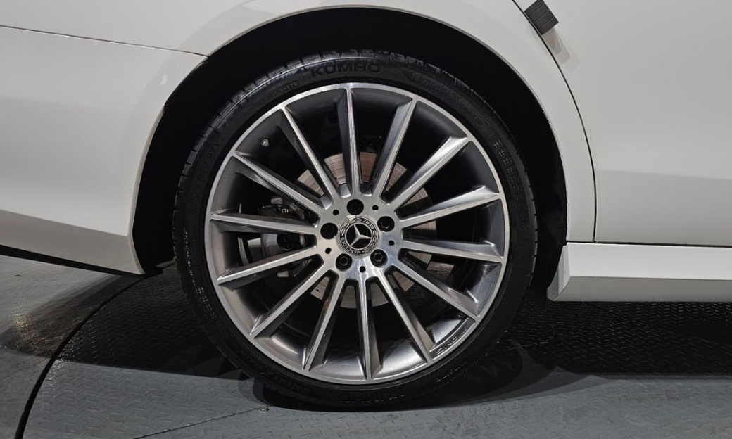 Mercedes-Benz E-Class E350 4MATIC AMG Line, 2022