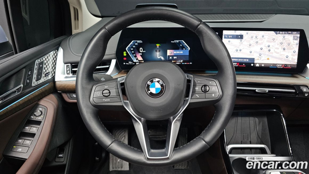 BMW 2-Series 220i Luxury, 2024