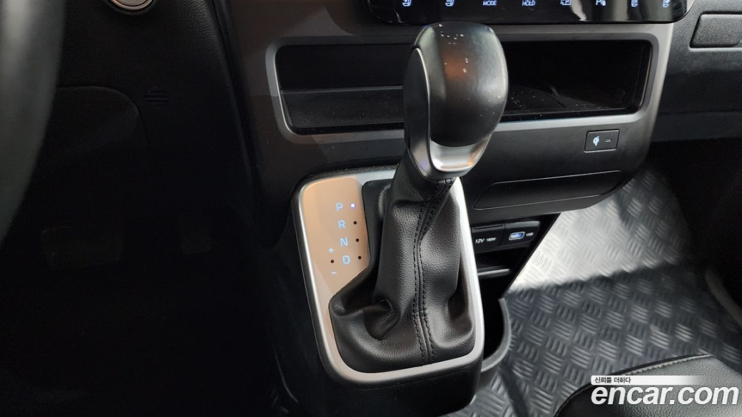 Hyundai Staria 4WD Tourer 9-Seater, 2023