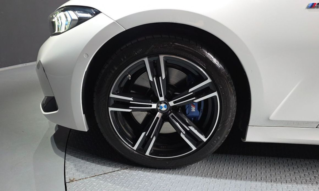 BMW 3-Series 320i M Sport, 2023