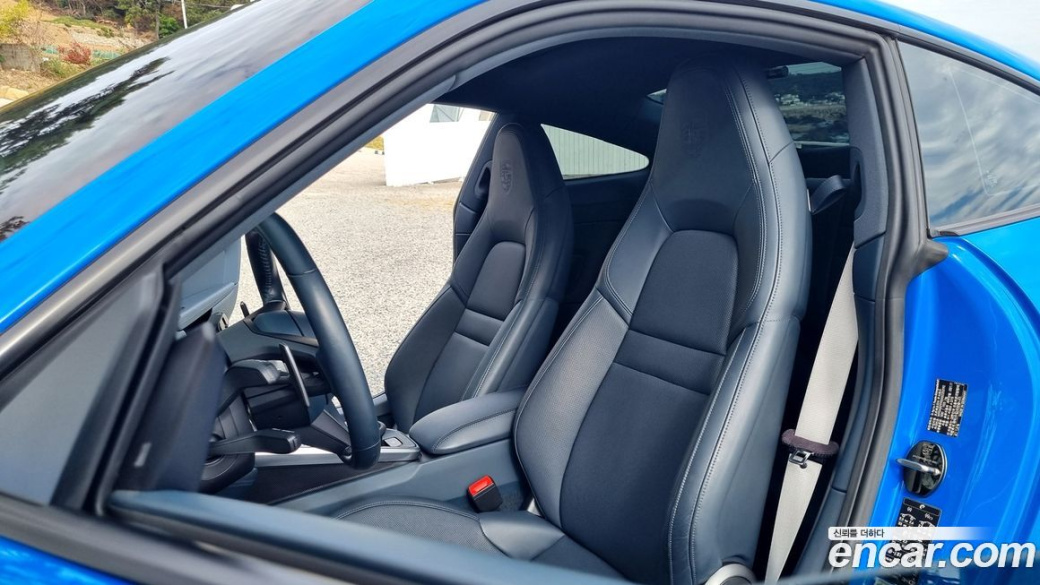 Porsche 911 Carrera 4 GTS, 2022