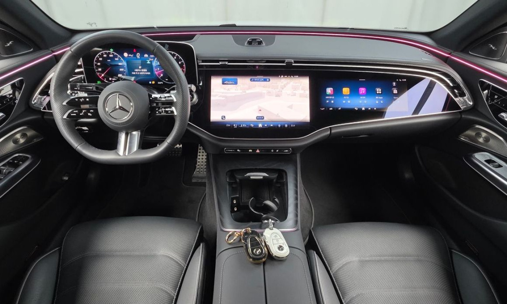 Mercedes-Benz E-Class E300 4MATIC AMG Line, 2025