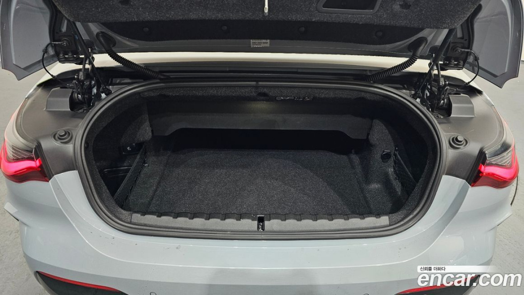 BMW 4-Series M440i xDrive Convertible, 2023