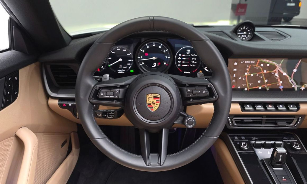 Porsche 911 Carrera Cabriolet, 2024