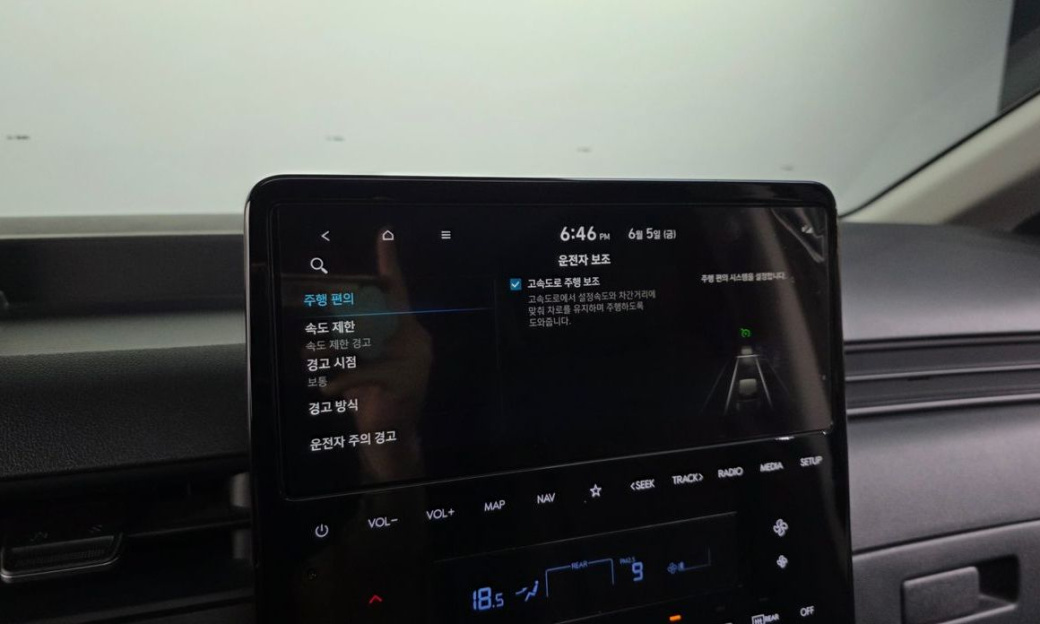 Hyundai Staria 4WD Tourer 9-Seater, 2023