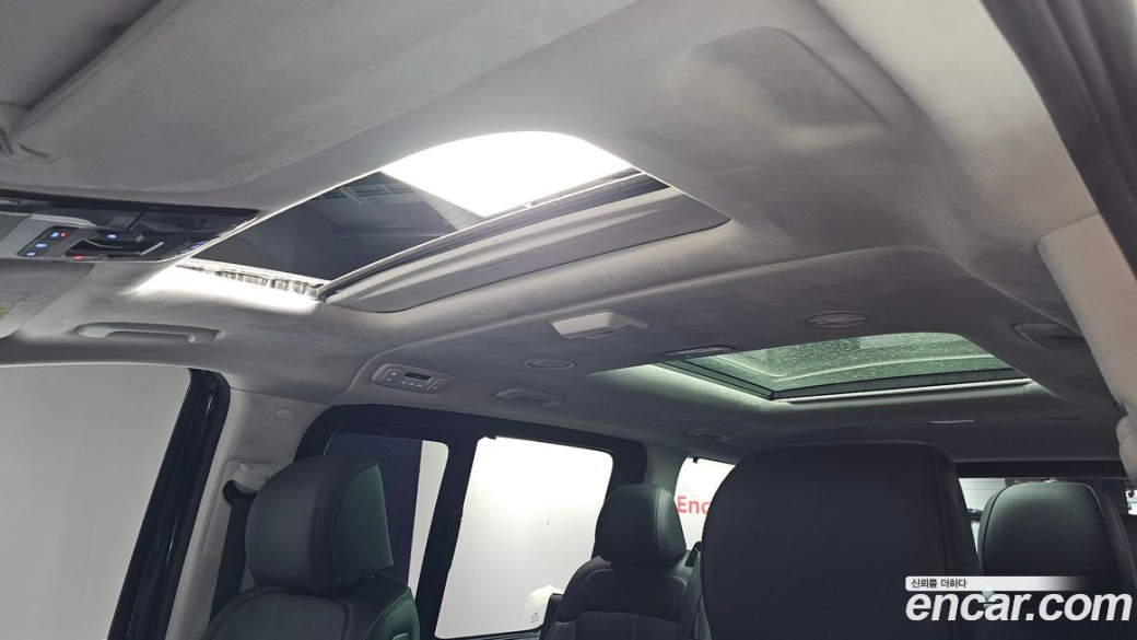 Hyundai Staria 4WD Lounge 9-Seater, 2022