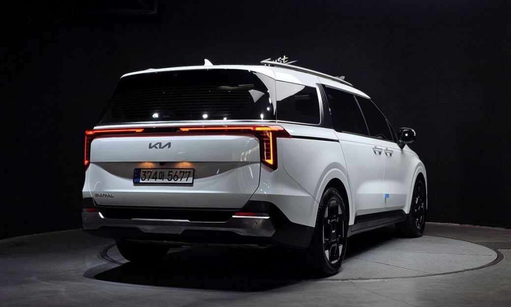 Kia Carnival 9-Seater Signature, 2025