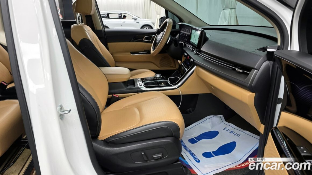 Kia Carnival 9-Seater Signature, 2022