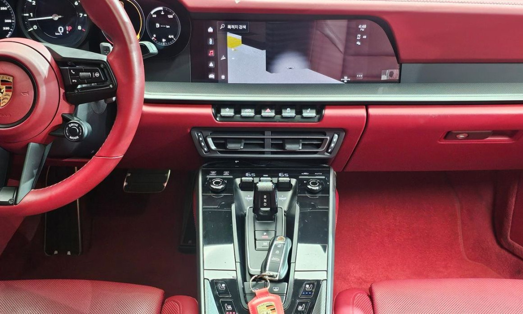 Porsche 911 Carrera 4, 2022