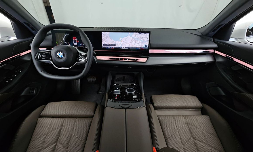 BMW 5-Series 520i, 2025