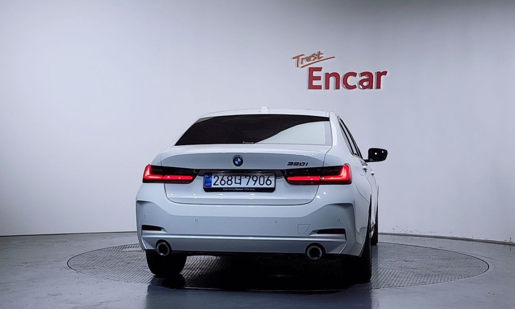 BMW 3-Series 320i, 2025