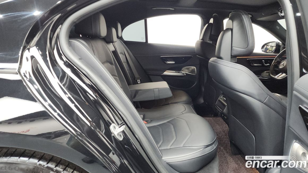 Mercedes-Benz E-Class E300 4MATIC AMG Line, 2024