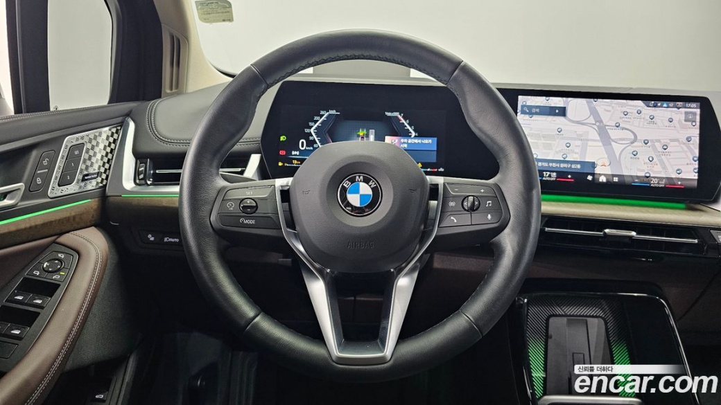 BMW 2-Series 220i Luxury, 2025