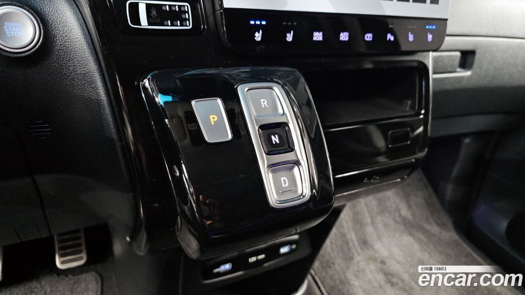 Hyundai Staria Lounge 9-Seater, 2023