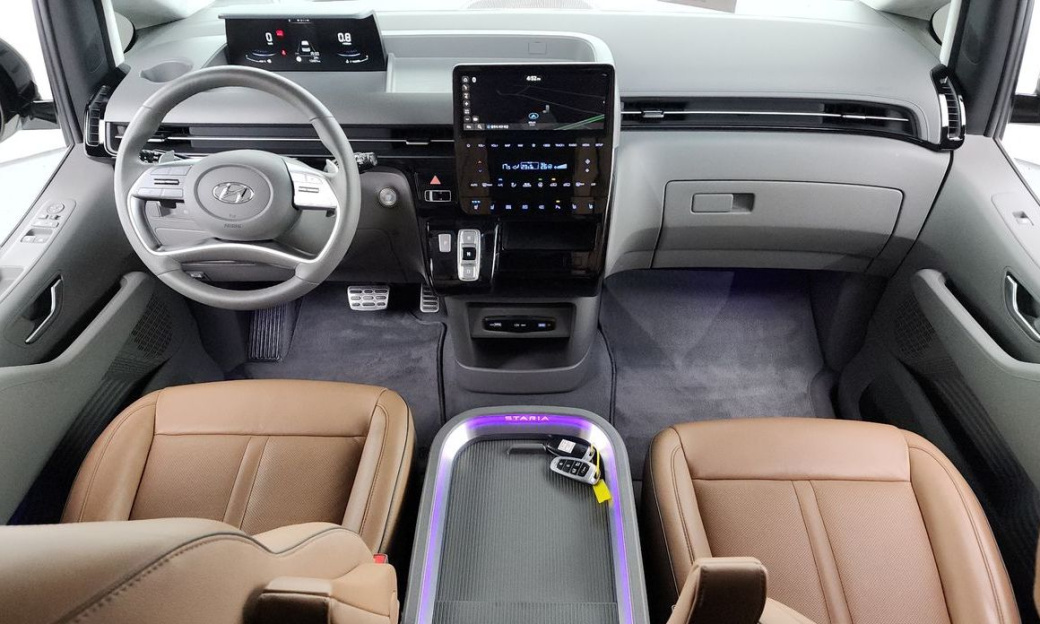 Hyundai Staria 2WD Camping Car, 2024