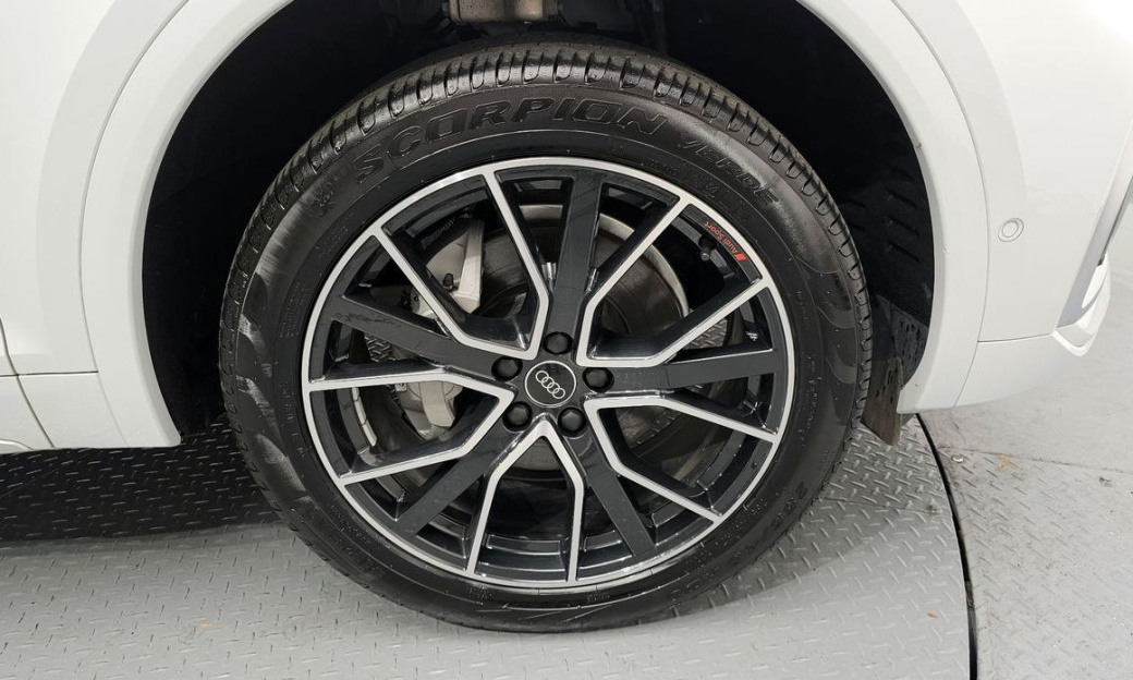 Audi Q5 45 TFSI Quattro Premium, 2024