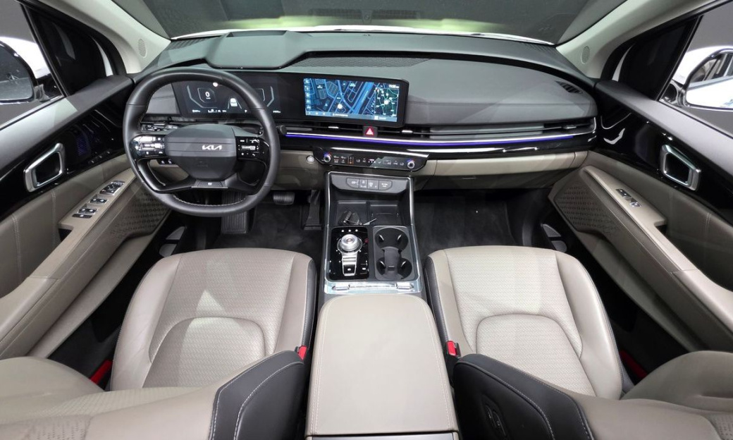 Kia Carnival 9-Seater Signature, 2025