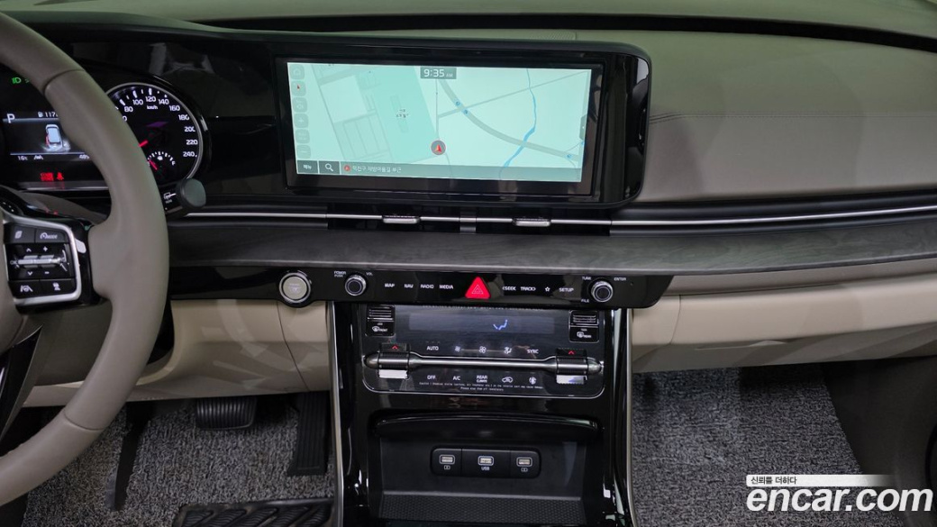 Kia Carnival 7-Seater Noblesse, 2023