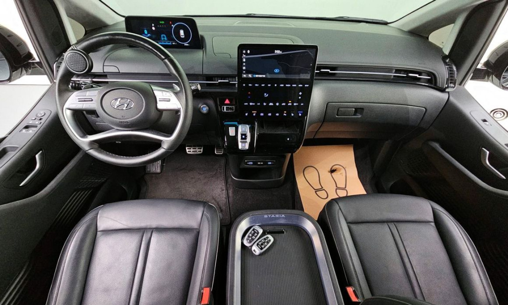 Hyundai Staria Lounge 9-Seater, 2024